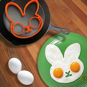Moule à frire réutilisable de qualité alimentaire en silicone en forme de lapin pour œufs, vente en gros - Product Image 1