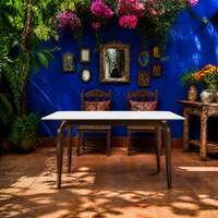 Ensemble de table à manger carrée en ardoise rustique de style farmhouse avec bancs et chaises pour maison de campagne