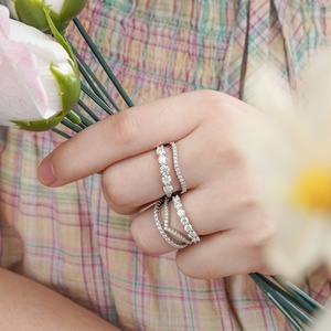 Anillo de Boda de Plata de Ley TLCR-025 de Tonglin Jewelry con Moissanita en Engaste de Puntas y Certificado de Terceros - Product Image 3