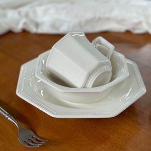 Assiettes à dîner en porcelaine <span class=keywords><strong>blanche</strong></span> de forme <span class=keywords><strong>octogonale</strong></span> gaufrée irrégulière de luxe ensembles de vaisselle en céramique européenne avec tasses à café - Product Image 4