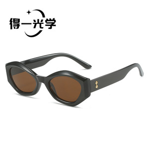 De Yi Optics <b>Small</b> <b>Frame</b> Women <b>Sunglasses</b> Black PC UV400 Type 3 Sunshades - Product Image 2