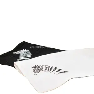 批发价格设计任何标志颜色白色或黑色织物斑马图案男士手帕头巾