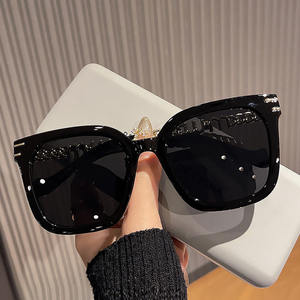 2025年新作 スクエア レディース ラグジュアリー サングラス デザイナー ゴールドチェーン テンプル レトロ メガネ ラグジュアリー レディース サングラス ラグジュアリー メガネ - Product Image 2