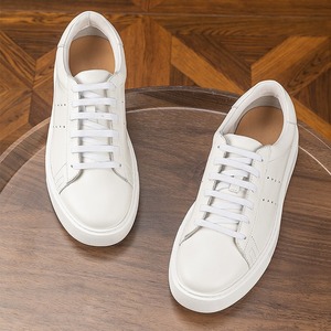 Zapatos deportivos casuales versátiles de cuero para hombre, zapatillas estilo papá, con suela gruesa que aumenta la altura, zapatos blancos de estilo retro. - Product Image 2