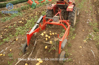 Moissonneuse-batteuse de pommes de terre à l'ail sucré tracté par tracteur
