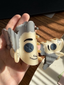 مخصص القوطية Coraline Acetate مقطع كبير مانع للإنزلاق للشعر الكثيف - Product Image 3