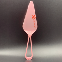 Couteau à gâteau en plastique jetable de qualité alimentaire, robuste et durable, logo personnalisable, faible MOQ, résistant aux rayures, inaltérable