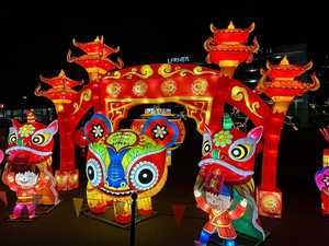 नए डिज़ाइन के चीनी पारंपरिक नए साल की सजावट के लिए बड़े ड्रैगन बोट डोर फेस्टिवल लालटेन प्रदर्शन - Product Image 5