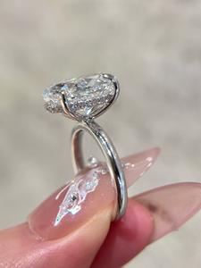 ICEWALD Luxuriöser 18K Massivgold Ehering mit 6 Karat Ovalschliff Labor-Diamant, IGI-Zertifiziert, Stilvoller Damenring in Farbe D - Product Image 6