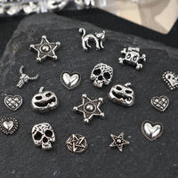 12 Grilles de Breloques d'Ongles Halloween, Décorations Métalliques Rétro en Argent Vieilli, Bijoux d'Ongles Gothiques Punk avec Crâne, Citrouille, Étoile, Chat