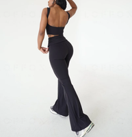 Ensemble de vêtements de sport pour femmes avec logo personnalisé, comprenant un haut de sport uni grande taille à dos échancré pour le yoga, l'entraînement, la gym et la course, et un legging évasé taille haute à effet push-up.