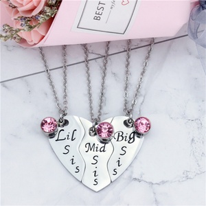 Collier en acier inoxydable assorti pour sœurs (grande, moyenne, petite) avec pendentif cœur brisé et puzzle émaillé - Product Image 2
