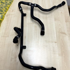 Tuyau de réservoir de récupération de liquide de refroidissement du moteur 17127639029 pour <span class=keywords><strong>BMW</strong></span> <span class=keywords><strong>X1</strong></span> E84 - Product Image 3