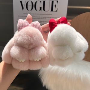 CHENXI Vente en gros Porte-clés en peluche 3D doux en forme de lapin de dessin animé avec pompon pour voiture et sac - Product Image 3