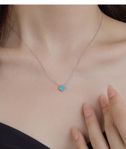 Collar de Plata de Ley 925 con baño de Rodio, con Delicado Trébol de Cuatro Hojas y Circonita, Joyería de Moda para Mujer, Ideal para Bodas - Product Image 5