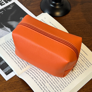 Sac cosmétique à 8 coins en cuir PU Sacs de maquillage d'épaisseur imperméable à l'eau Couleur différente personnalisée en relief. Trousse de toilette avec logo pour voyage - Product Image 6