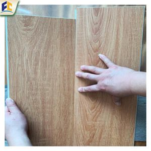 Suelos de PVC insonorizados, autotablones de roble de ingeniería, azulejos entrelazados, suelos laminados de diseño de mármol de alto brillo personalizados, suelos <span class=keywords><strong>SPC</strong></span> - Product Image 4