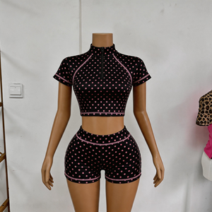 Conjunto de Dos Piezas de Moda para Mujer 2026: Chaqueta con Cierre y Bloques de Color y Pantalones Cortos a Juego, con Logotipo Personalizado en Pedrería, OEM ODM - Product Image 5