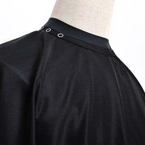 Mantelle Professionali da Barbiere e Parrucchiere in Poliestere Stampato con Collo in Silicone - Product Image 6