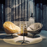 Chaises d'hôtel modernes et élégantes avec des sièges ronds confortables et des coussins rembourrés doux pour la relaxation des clients Chaise pivotante en cuir