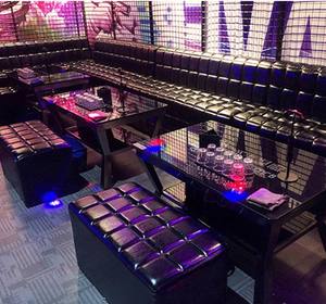 أثاث بار من الجلد الأسود، أثاث بار ويلسون وفيشر للفناء، مقاعد مطعم على شكل حرف U - Product Image 6