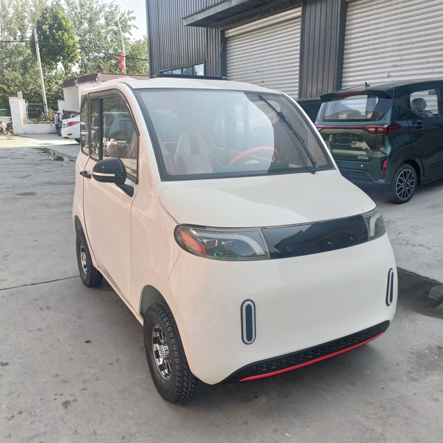 Trending Stylish 4 Wheel Electric Car New Energy Vehicle Design Car Mini Electric Car for City Driving