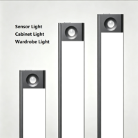 Lumière LED magnétique intelligente au design moderne pour armoires de cuisine, placards, escaliers avec double capteur de détection de mouvement, intensité réglable