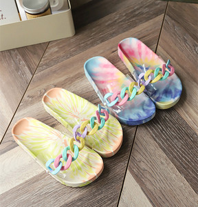 Latest Summer Outdoor Large Size Lady Design Faux Leather Toe Metal Gold Chain Detail Women Sandals and Slippers - Product Image 6