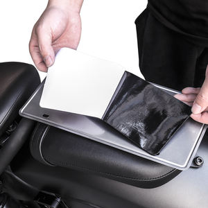 Portador <span class=keywords><strong>de</strong></span> placa <span class=keywords><strong>de</strong></span> matrícula <span class=keywords><strong>de</strong></span> motocicleta al por mayor sin marco trasero con cinta adhesiva fuerte para una colocación segura - Product Image 3