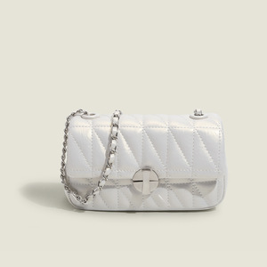Sac à main matelassé rose minimaliste à motif losanges, petit sac carré à bandoulière avec chaîne, sac couvert de couleur unie pour femme - Product Image 4