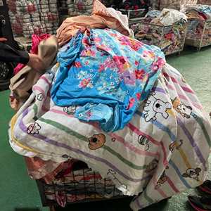Vente directe usine : Balles de draps de lit et housses de <span class=keywords><strong>couette</strong></span> usagés de qualité supérieure, colorés, styles variés, provenance usine chinoise, articles de seconde main - Product Image 1