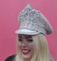 Superbe casquette de capitaine blanche à sequins scintillants pour mariée, ornée de strass argentés, idéale pour les fêtes de fiançailles et les événements de mariage