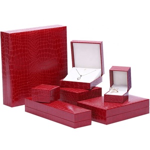 Wedding jewellery boxes with red crocodile pattern leatherette white plush for ring earring pendant bangle bracelet necklace