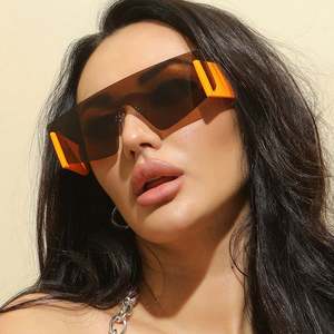 Gafas de Sol Personalizadas con Logotipo, Última Moda Retro, Montura Negra y Blanca sin Aro, Lentes de Una Pieza con Protección UV400 para Mujer - Product Image 2