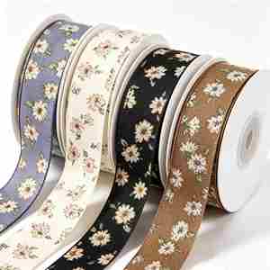 Ruban en polyester à imprimé floral vintage de 2,5/4 cm pour la décoration de boîtes cadeaux de boutique, 100 yards par rouleau, vente en gros - Product Image 1