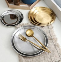 Nouveaux produits, vaisselle de style nordique, luxe léger, ensembles de plats, forme ronde, bord doré, assiettes pour la maison