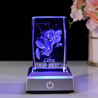 Saint Valentin LED Veilleuse 3D Cristal Cubes Gravé Au Laser En Plastique Base 3D Objets Décoratifs pour La Décoration Intérieure Graduation