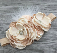 Accessoires pour cheveux d'enfants : bandeaux fleuris, pinces à cheveux en perles et diamants, bandeaux à plumes, couvre-chefs pour bébés