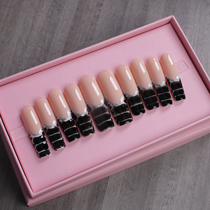 <span class=keywords><strong>Uñas</strong></span> Postizas de Gel Acrílico <span class=keywords><strong>Cortas</strong></span> Pre-diseñadas en 3D, Hechas a Mano, Reutilizables, de Cobertura Completa, en Blanco y Negro - Product Image 3