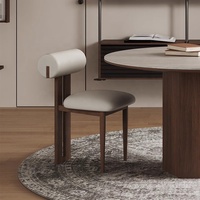 Table à manger ronde extensible moderne avec plateau en dalle de roche et pieds en bois pour la maison et la restauration