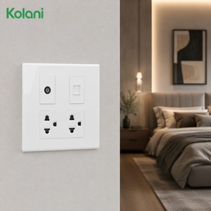 Plaque murale triple module carrée Kolani 120, prise universelle 6 trous TV/CATV/téléphone 16A 250V 4 sorties, panneau PC blanc brillant - Product Image 6