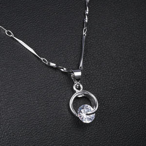 Collier en alliage avec pendentif rond en moissanite <span class=keywords><strong>de</strong></span> 1 carat, couleur D, version coréenne en gros, trèfle à quatre feuilles porte-bonheur pour femmes - Product Image 5