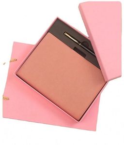 Set de Regalo Personalizado de Agenda de Tapa Dura y Bolígrafo Promocional con Caja y Bolsa de Papel Impresas en Serigrafía con Cuero PU - Product Image 1