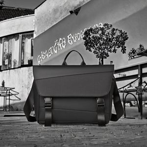 Sac de téléphone en cuir véritable Crazy Horse vintage de Contact's, convertible en bandoulière, avec fentes pour cartes - Product Image 2