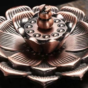 Vente en gros de porte-encens en métal Lotus, élégants supports d'encens aromatiques pour l'achat en gros - Product Image 6