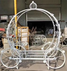 Chariot à boissons de mariage en métal blanc de haute qualité, élégant chariot à champagne pour les décorations de fête de mariage - Product Image 3