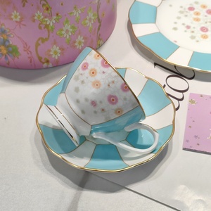 Ensemble d'assiettes et de tasses en porcelaine à motif vert nordique 3pcs à prix réduit - Product Image 5