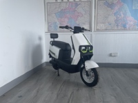 Skuter Listrik 600W 60V 72V 20Ah Baterai Asam Timbal Lithium E-Skuter Ban Tubeless 3.00 10 Moped Komuter Kota