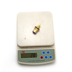 Moderno cartucho de latón de 1/2 UK con disco cerámico de apertura rápida para grifo de latón con husillo estriado - Product Image 2
