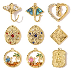 P65 Nuevo y en Oferta, Dijes <span class=keywords><strong>de</strong></span> Acero Inoxidable Chapados en Oro <span class=keywords><strong>de</strong></span> 18K con Diseño <span class=keywords><strong>de</strong></span> Concha, Estrella <span class=keywords><strong>de</strong></span> Mar y Corazón Vintage, Colgantes <span class=keywords><strong>de</strong></span> Animales Marinos con Circonita para DIY - Product Image 1